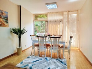 Repas dans la chambre