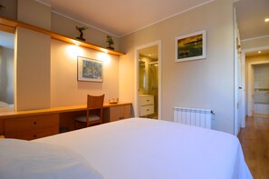 2 bedrooms, iron/ironing board, bed sheets