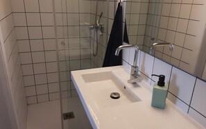 Shower - TER 9 (L'Escala)