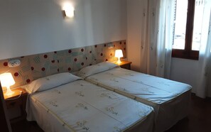 3 chambres, fer et planche Ă repasser, draps fournis