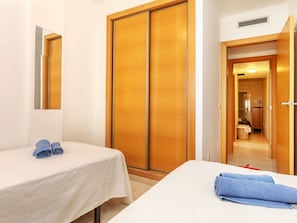 2 chambres, bureau, accès Internet