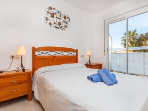 2 chambres, bureau, fer et planche à repasser, accès Internet