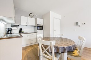 KylskÄp, mikrovÄgsugn, ugn och spishÀll