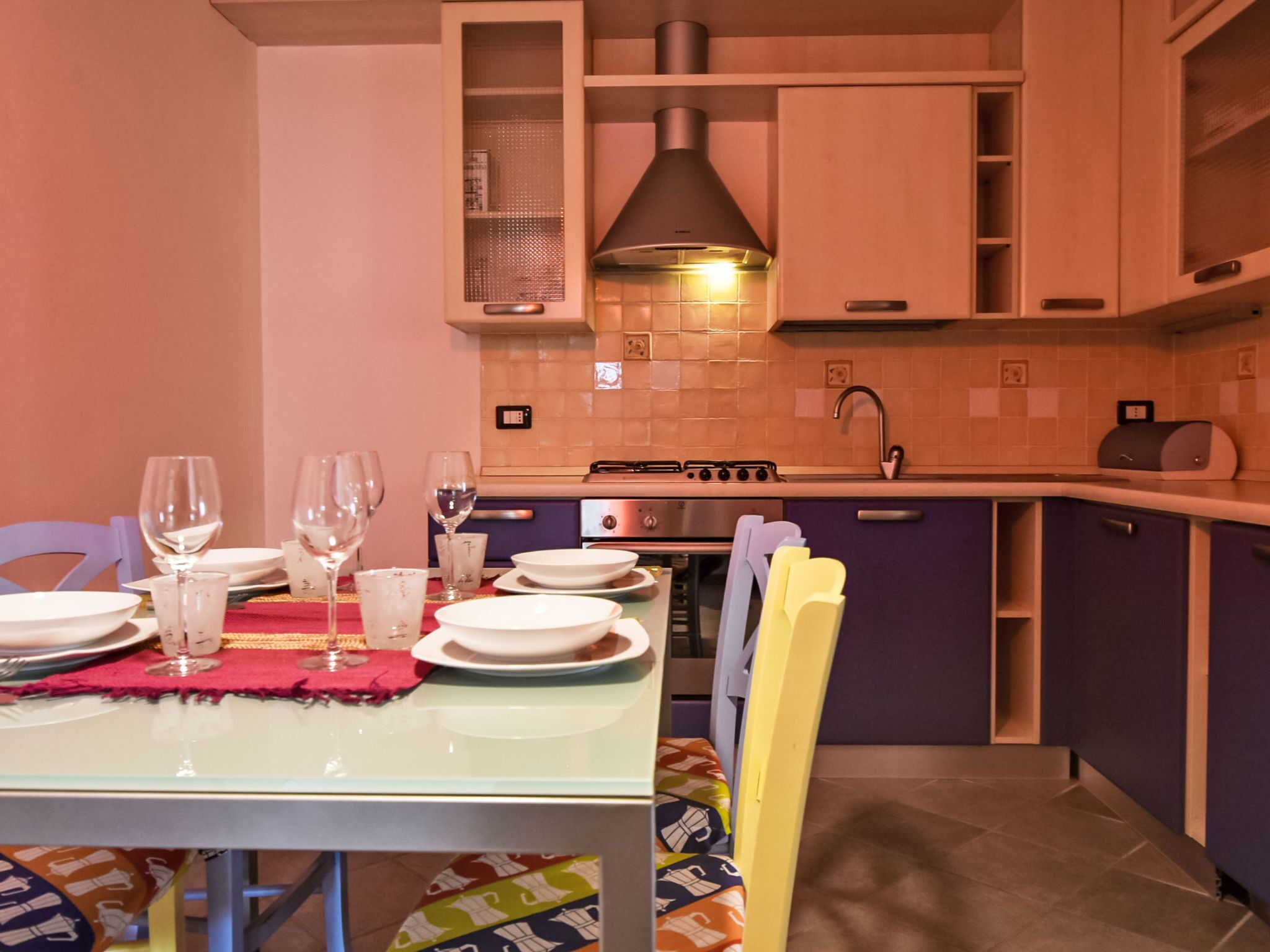 ثلاجة، فرن، غسالة أطباق، مستلزمات طهي/أطباق/أوعية