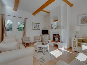 Televisie en een open haard