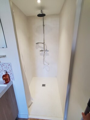 Hårtørrer, håndklæder, Sæbe, Shampoo