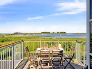 تناول الطعام بالخارج