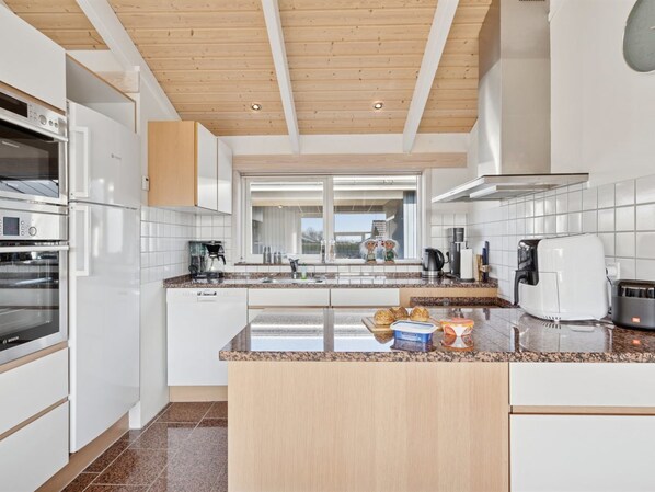 Fridge, microwave, dishwasher, cookware/dishes/utensils