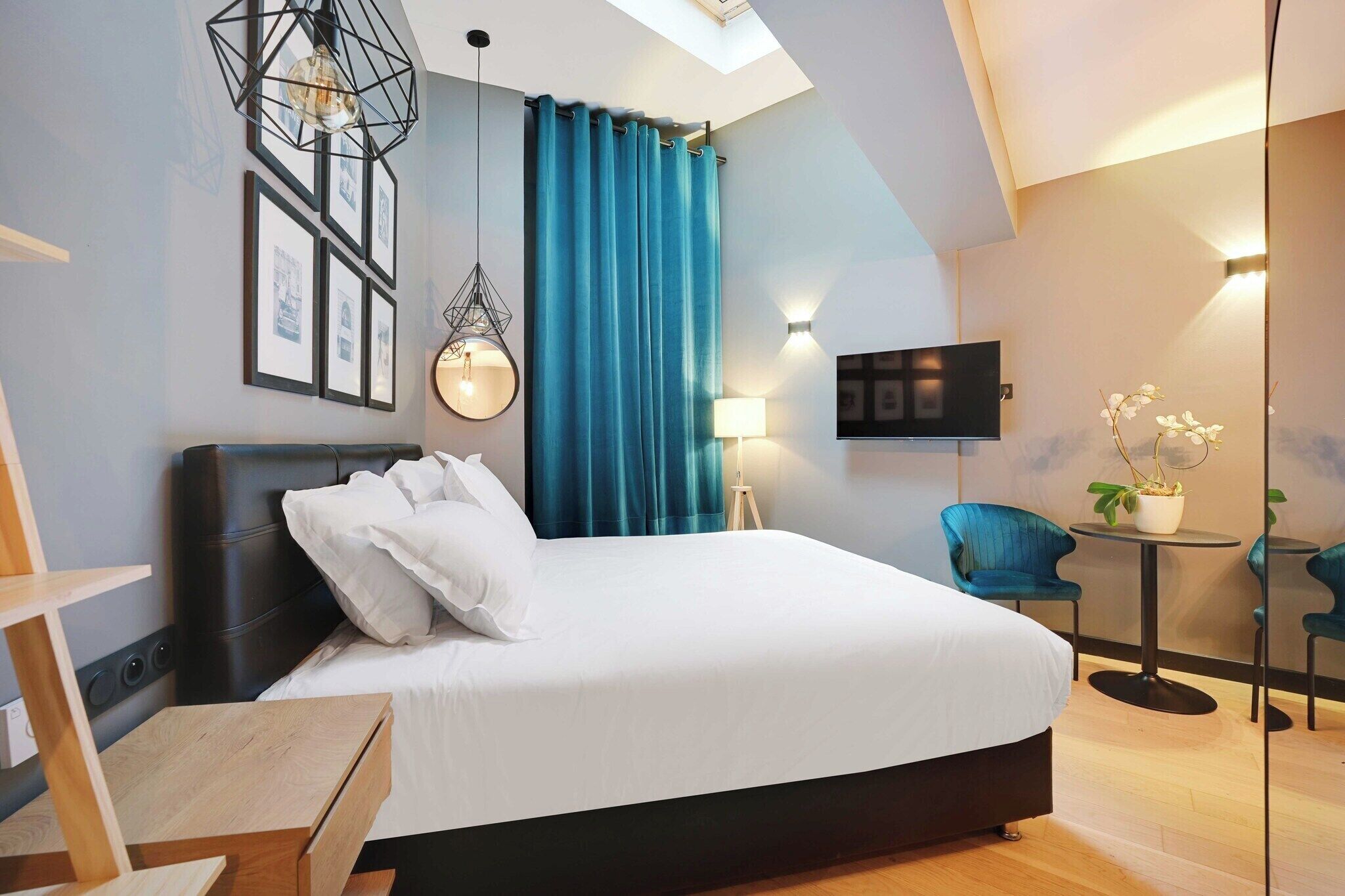 Bureau, fer et planche à repasser, lit parapluie, Wi-Fi gratuit