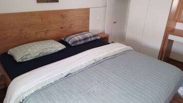 4 bedrooms, WiFi, bed sheets