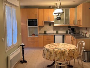 Private kitchen - 40 m2 house with small garden 20 minutes from the center of Paris door to door (Choisy Le Roi)