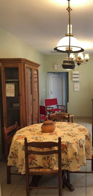 Dining - 40 m2 house with small garden 20 minutes from the center of Paris door to door (Choisy Le Roi)