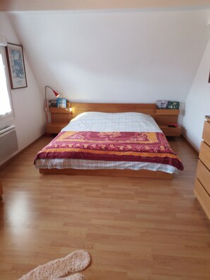 4 slaapkamers, een strijkplank/strijkijzer, wifi, beddengoed