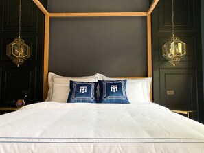 11 bedrooms, in-room safe, desk, iron/ironing board - 11 Bedrooms city courtyard villa in the center of Bangkok. (Krung Thep Maha Nakhon)