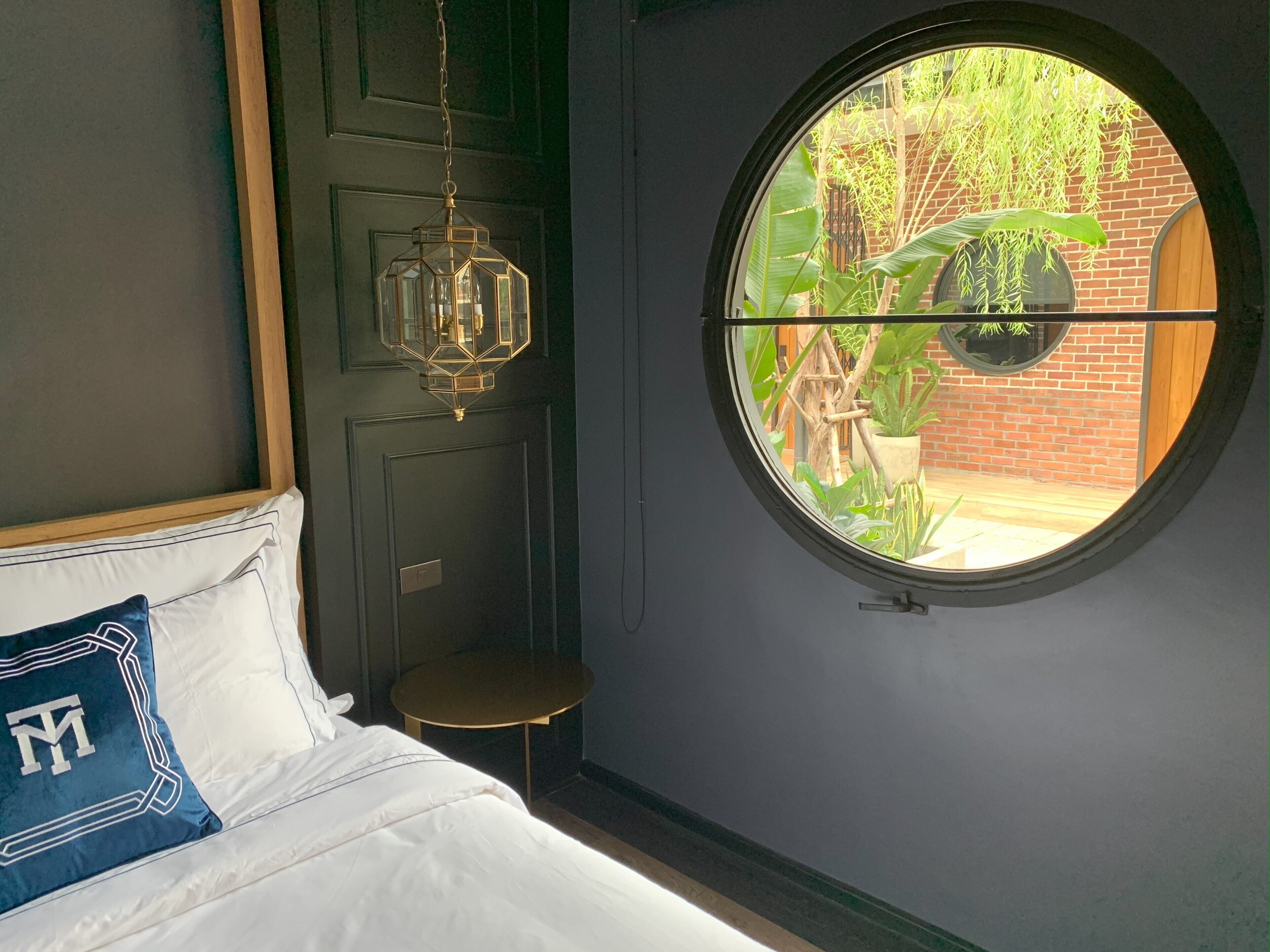 11 室のベッドルーム、セー  フティボックス (室内)、デスク、アイロン / アイロン台