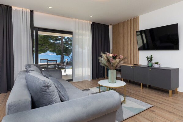 Living area - Deluxe apartment with big terrace,sea view and shared swimming pool (Mimice)