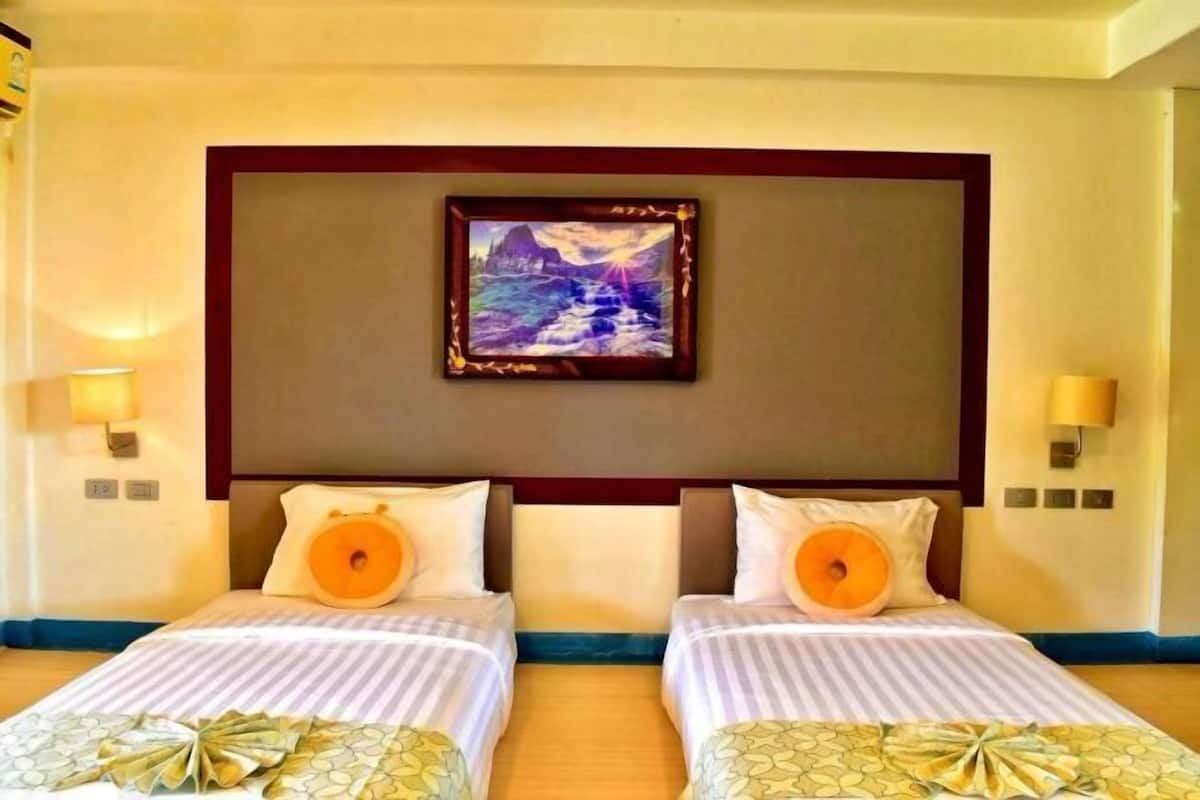 Minibar, in-room safe, iron/ironing board, free WiFi