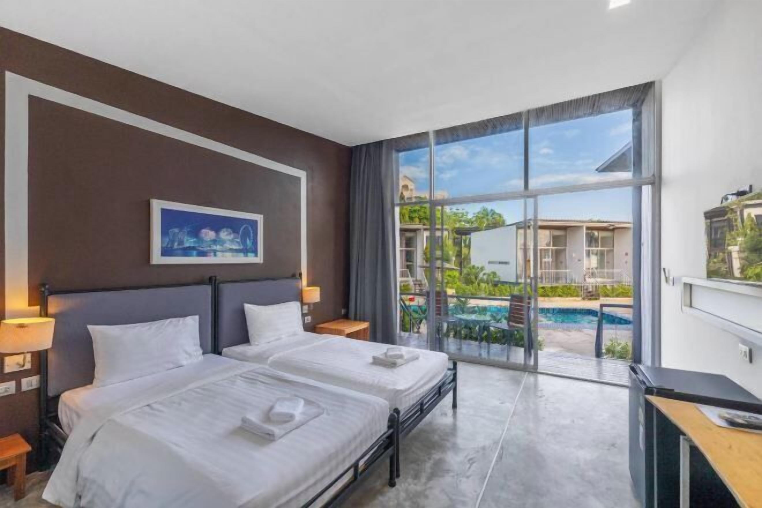 Minibar, in-room safe, desk, laptop workspace