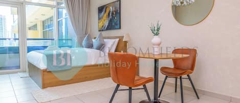 Studio – standard, balkong, byutsikt | Safe på rommet, strykejern/-brett og wi-fi (inkludert)