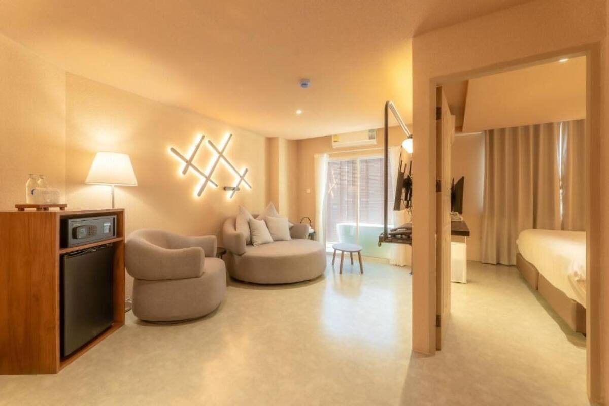 Suite Mountain View with bathtub | 起居区 | 电视