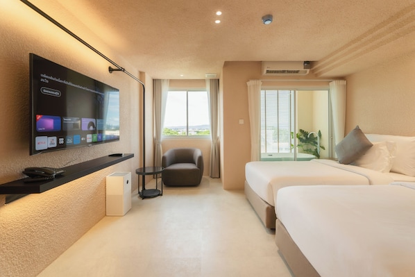 Deluxe Mountain View with Bathtub