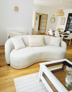 Smart TV, fireplace, books, printers