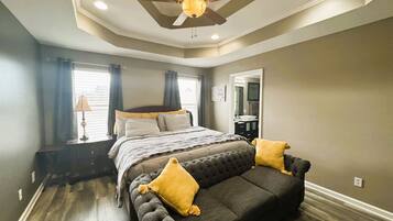 3 bedrooms, desk, iron/ironing board, free WiFi