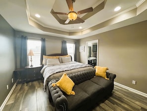 3 bedrooms, desk, iron/ironing board, free WiFi