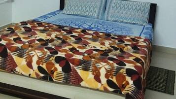 1 Schlafzimmer, BĂŒgeleisen/BĂŒgelbrett, WLAN, BettwĂ€sche