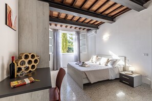 2 bedrooms, desk, iron/ironing board, travel cot - Ripadoro The Courts of Rivalto (Rivalto)