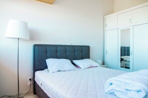 5 dormitoris, escriptori, planxa i posts de planxar i wifi gratuïta 