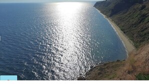 A coastal landscape with a beach and cliffs. - The FAROS Estate Angelochori - spacious villa with pool to make you feel at home (Angelochori)