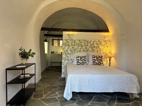 3 bedrooms, internet, bed sheets