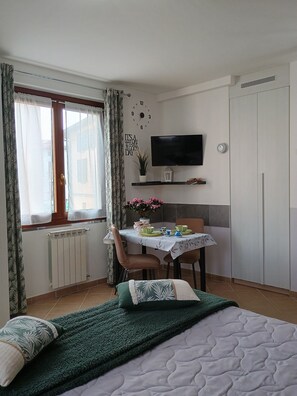 1 غرفة نوم ومكواة/لوح كي وواي فاي مجانًا وملاءات أسرّة