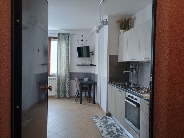 Fridge, oven, stovetop, dishwasher - appartamento in zona centrale con WiFi in Calco (Calco)