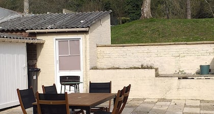 Maison rénovée avec terrasse à cÎté des propriétaires