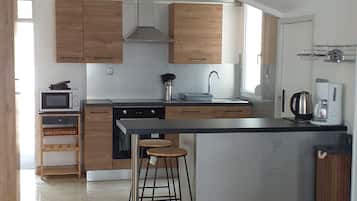 Kühlschrank, Mikrowelle, Ofen, Herdplatte