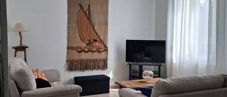 Una Smart TV, libros