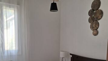 3 bedrooms, iron/ironing board, travel crib, WiFi (free)