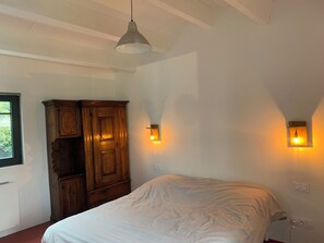 5 habitaciones, tabla de planchar con plancha y wifi 