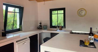 12 people, renovated family home a stone's throw from the beach