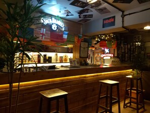 Bar (on property) - oak valley retreat homestay hostel cafe (Gyalshing)