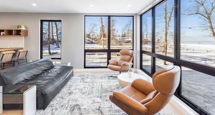 Black Pearl - New home with amazing lake views