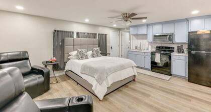 Charming apartment with a full size kitchen AC and WiFi in wonderful New Boston