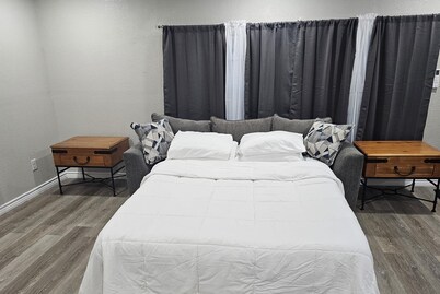 Charming apartment with a full size kitchen AC and WiFi in wonderful New Boston