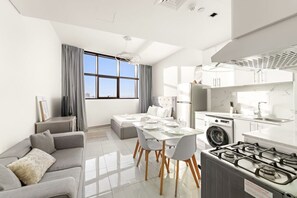 Interior - Studio Dubai | Cozy Luxury Stay Near Downtown Dining Shopping & Leisure (Dubai)