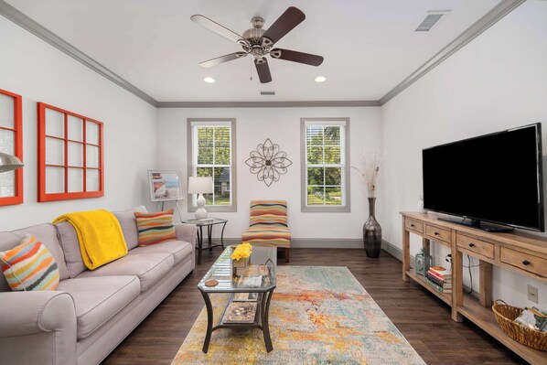 Televisión y oficina 