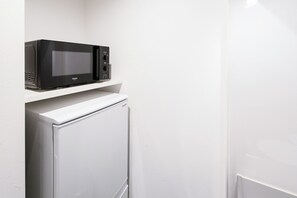 Mini-fridge, microwave, stovetop, cookware/dishes/utensils