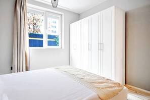 2 bedrooms, iron/ironing board, free WiFi, bed sheets