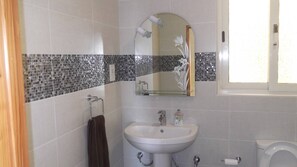 Apartment, 2 Bedrooms, Patio, Ocean View | Bathroom